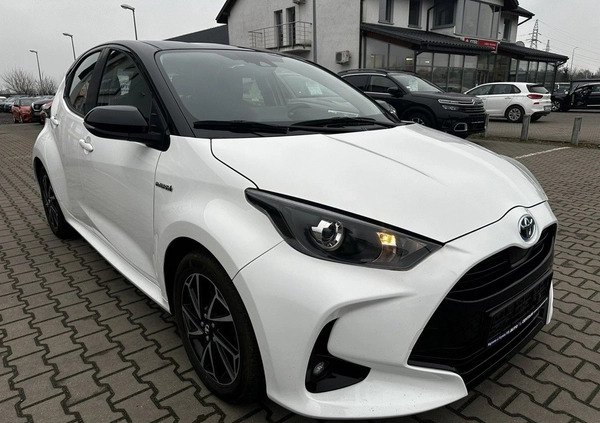 Toyota Yaris cena 69900 przebieg: 44000, rok produkcji 2021 z Lwówek małe 466